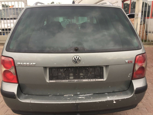 VW Passat 3BG kombi Stoßstange hinten mit PDC in Stonehengegrey metallic LA7S